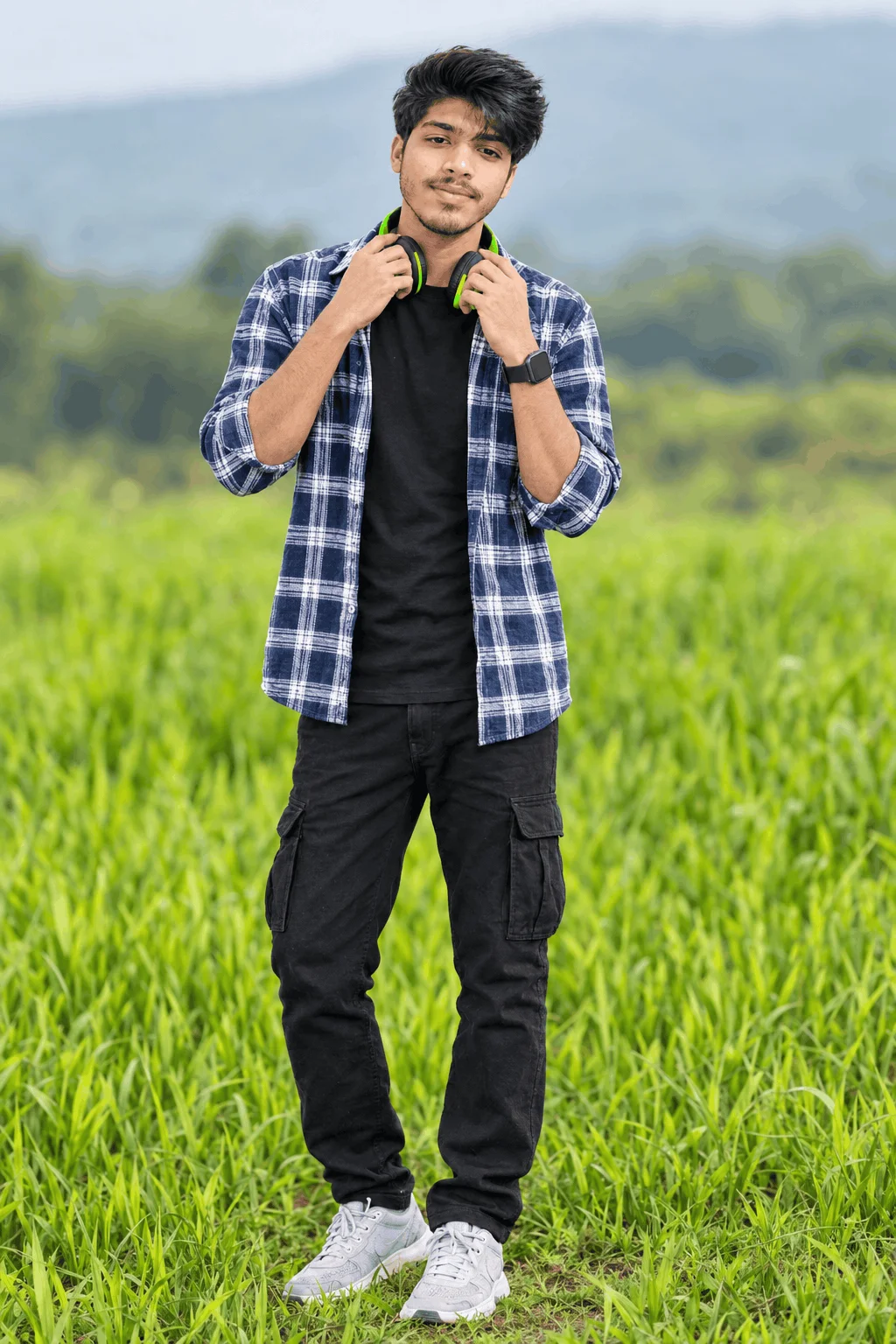Aesthetic Portrait Ideas with Blue Plaid Field Style