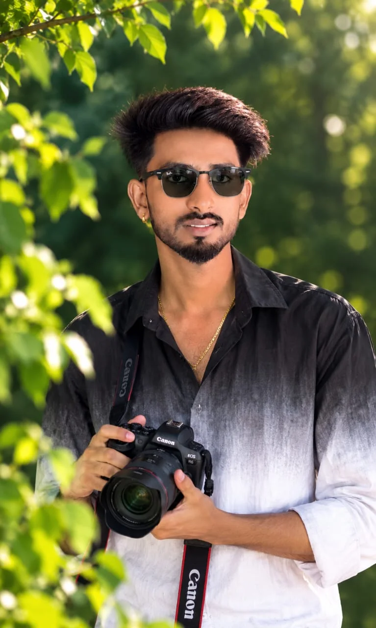 Dark Green Portrait Ideas with Camera and Gold Style - AI prompt